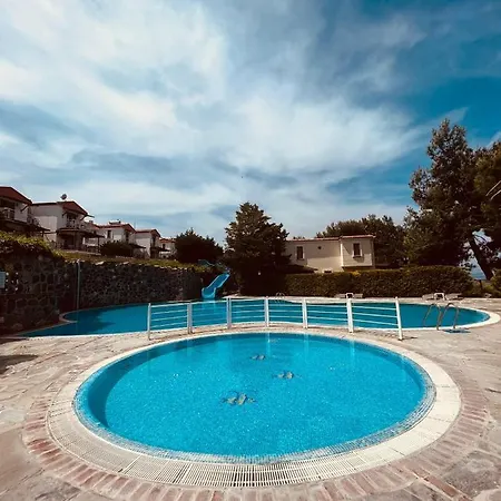 Superb Flat With Shared Pool In Cesme Ildiri